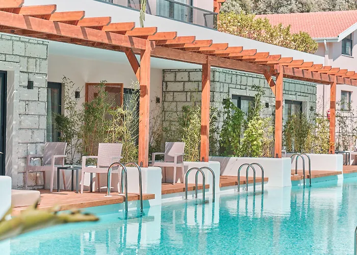 Отель The Pearl 4*