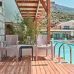 The Pearl Hotell 4*