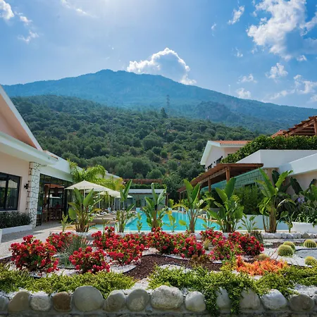 Hotel The Pearl 4*