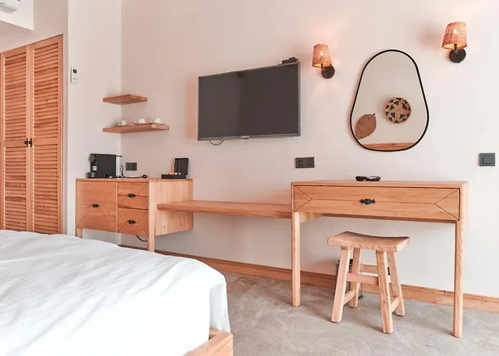 Hotel The Pearl 4*